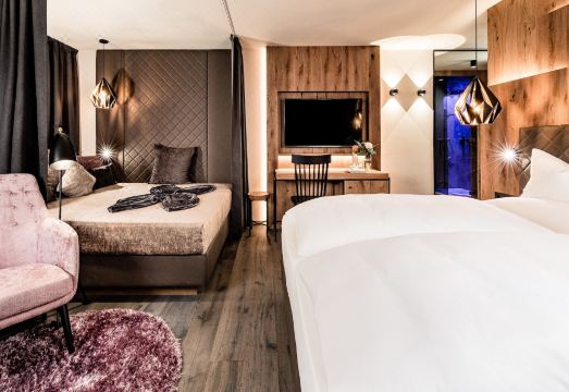 Sonnenberg Panorama Dolomites Wellbeing Hotel Overview