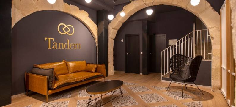 爱尔切门户的双人自行车(Tandem Portal de Elche)图片