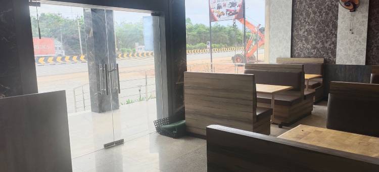 斯里市的Monarch Express(Monarch Express, Sri City)图片