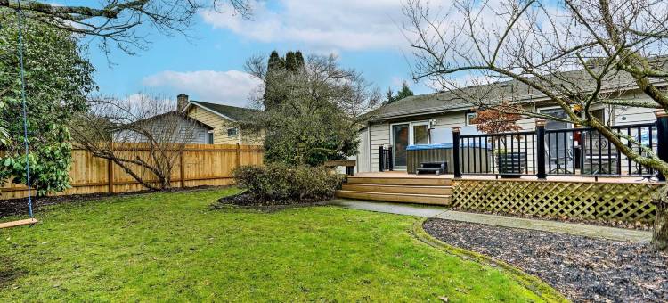 林伍德之家：私人热水浴缸、火桌和烧烤架(Lynnwood Home Private Hot Tub, Fire Table and Grill)图片