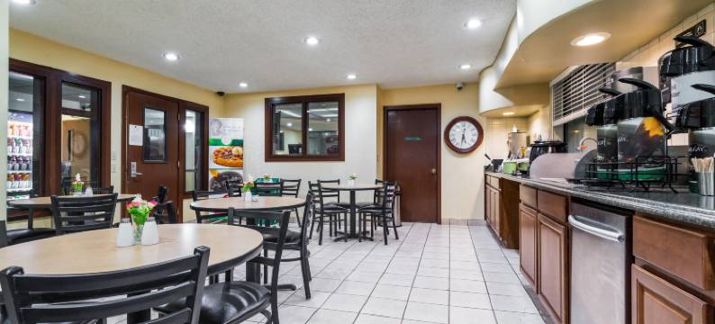 莱西I-5凯艺套房酒店(Quality Inn & Suites Lacey Olympia)图片