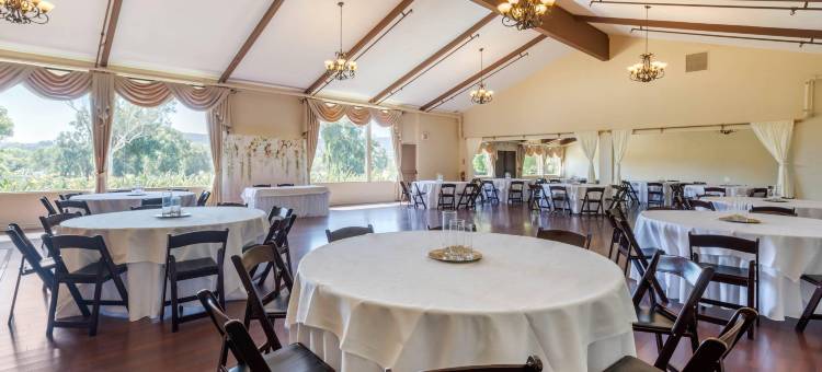 卡尔顿奥克斯旅馆-阿桑德连锁酒店(Carlton Oaks Lodge, Ascend Hotel Collection)图片