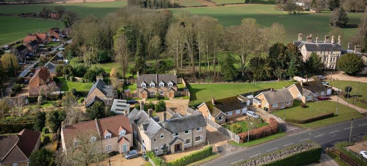 Cottage in Crimplesham with Games Room & Garden图片