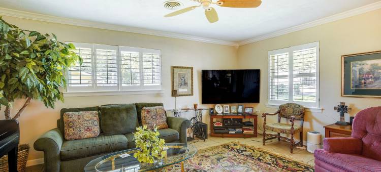 可爱的布赖恩家和阳台 - 距离Kyle Field 4英里!(Lovely Bryan Home w/ Deck - 4 Mi to Kyle Field!)图片