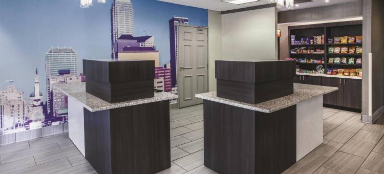 印第安纳波利斯北金字塔拉昆塔温德姆酒店(La Quinta Inn by Wyndham Indianapolis North at Pyramids)图片