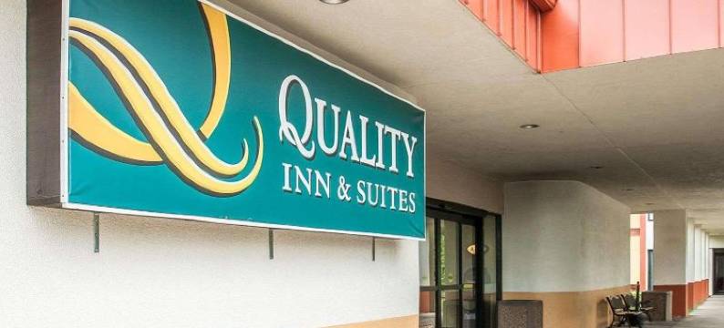 堪萨斯城I-435北凯艺套房酒店-近体育场(Quality Inn & Suites Kansas City I-435N Near Sports Complex)图片