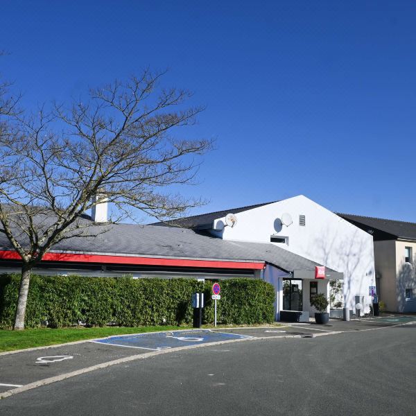 宜必思拉瓦尔瑞莱达穆尔酒店(Ibis Laval le Relais d'Armor)图片