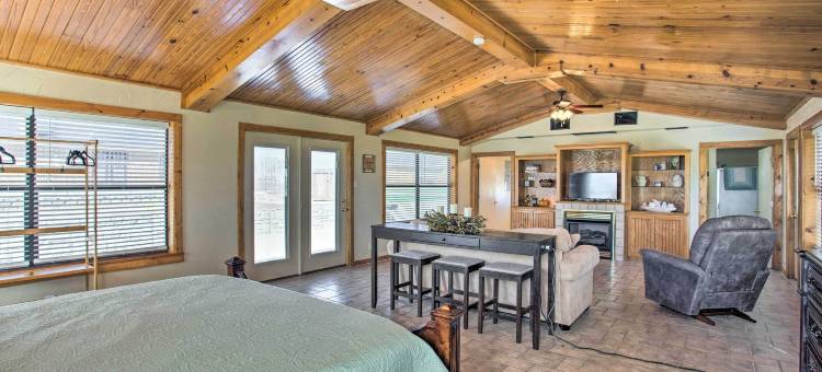 宠物友好的高效小屋，配有游泳池！(Pet-Friendly Efficiency Cottage w/ Pool!)图片