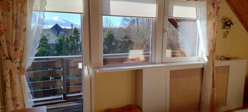 Half of a Holiday Home, Huge Garden, Pond图片