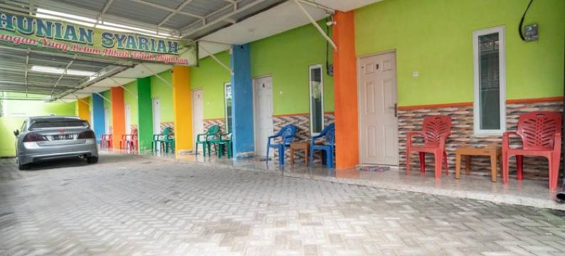 红多兹伊斯兰酒店-近诗都阿佐力宝广场(RedDoorz Syariah Near Lippo Plaza Sidoarjo)图片