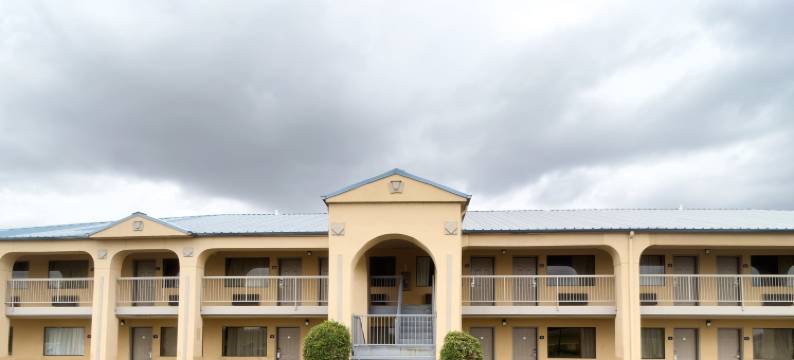 布莱斯维尔I55 Capital O 鹿田客栈(Deerfield Inn by Capital O Blytheville AR I55)图片