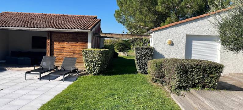 Modern Villa with Pool in Brives图片
