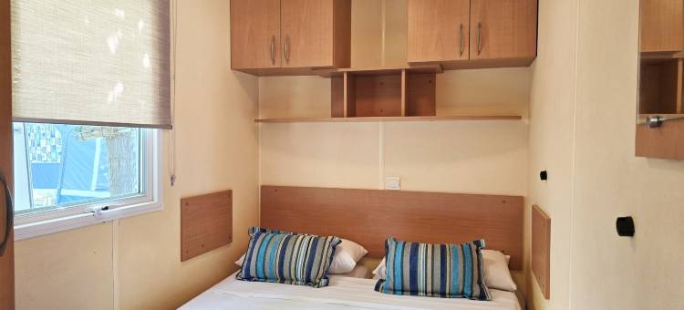 滨海卡内特风景海滩附近小屋(Bungalow in Canet de Mar near Scenic Beach)图片
