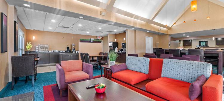 MainStay 套房酒店苹果顿机场 - 福克斯河购物中心区域(MainStay Suites Appleton Airport - Fox River Mall Area)图片
