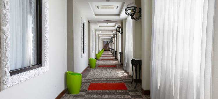 梭罗华美达套房酒店(Ramada Suites by Wyndham Solo)图片