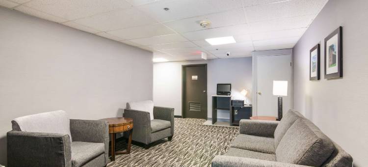 詹姆斯敦福尔科纳克拉丽奥波因特饭店(Clarion Pointe Jamestown - Falconer)图片