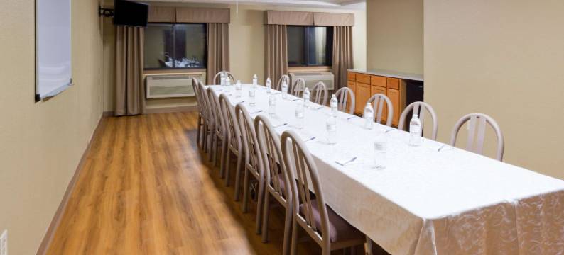 普罗瓦斯蒂文斯波恩特美吟温德姆酒店(AmericInn by Wyndham Plover Stevens Point)图片