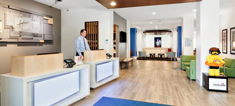 Holiday Inn Express 湖莱克威尔士的N -冬季避风港(Holiday Inn Express Lake Wales N-Winter Haven)图片