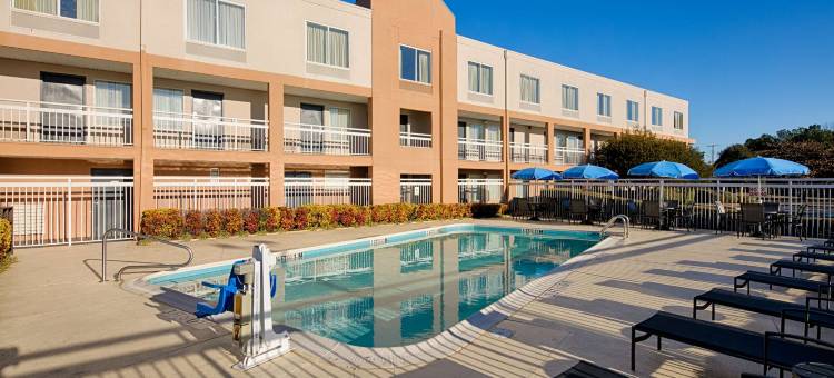 近布拉格堡的费耶特维尔品质酒店Inn(Quality Inn Fayetteville Near Fort Bragg)图片