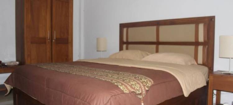 Guest House Eboni Madiun图片