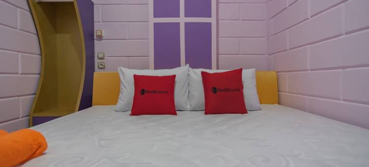 红多兹酒店@加鲁特奇帕纳斯(RedDoorz @ Cipanas Garut)图片