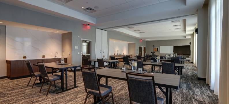 爱荷华州爱荷华城大学高地万怡酒店(Courtyard Iowa City University Heights)图片