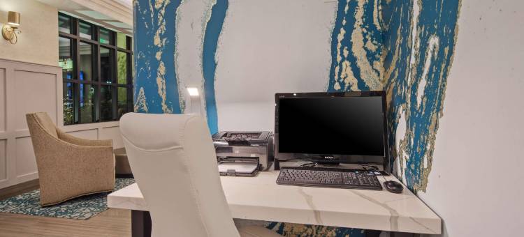 伍德兰希尔斯贝斯特韦斯特酒店(Best Western Woodland Hills Inn)图片