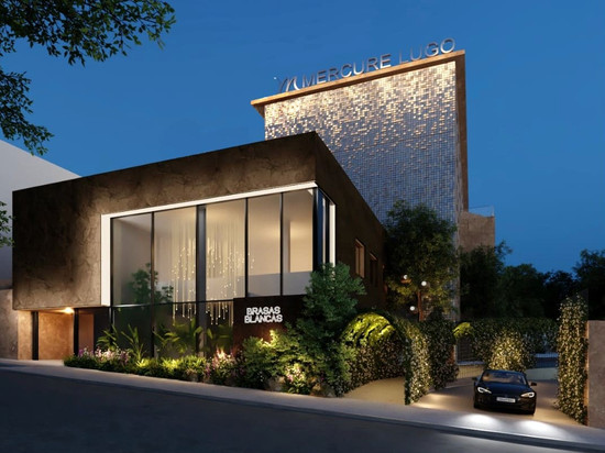 卢戈市中心美居酒店