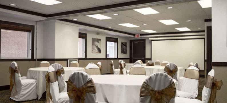 道森克里克速8酒店(Super 8 by Wyndham Dawson Creek)图片