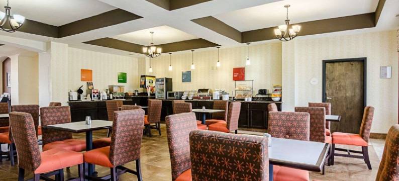 舒适套房酒店-劳伦斯大学城(Comfort Inn & Suites Lawrence - University Area)图片