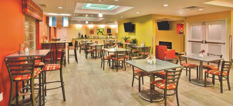 罗切斯特梅奥诊所南拉昆塔温德姆套房酒店(La Quinta Inn & Suites by Wyndham Rochester Mayo Clinic S)图片