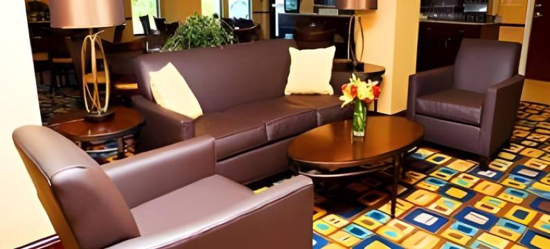 智选假日酒店及套房 扬斯敦西 - 奥斯丁镇 IHG(Holiday Inn Express & Suites YOUNGSTOWN WEST - AUSTINTOWN by IHG)图片