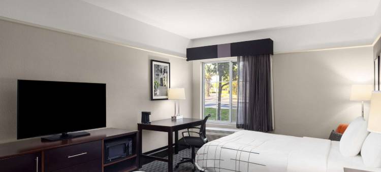 圣塔克拉里塔拉昆塔温德姆套房酒店(La Quinta Inn & Suites by Wyndham Santa Clarita - Valencia)图片