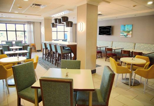 Hampton Inn & Suites Cathedral CityHotel Overview