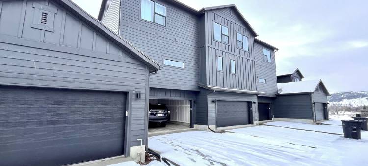 Modern and new  3-bedroom townhome with AC and WiFi in Mountain Green图片