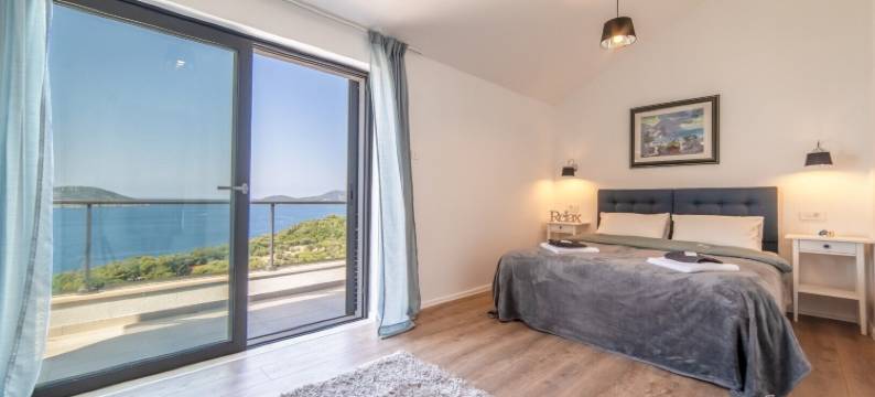 Apartmani D & J with Heated Pool & Stunning Sea View图片