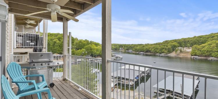 Spacious Deck and Breathtaking Views - Stunning Serene Retreat图片