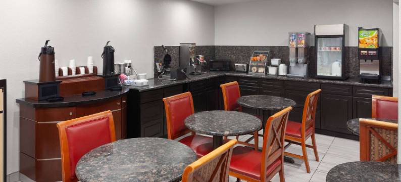 罗温维尔博林布鲁克速8酒店(Super 8 by Wyndham Romeoville Bolingbrook)图片