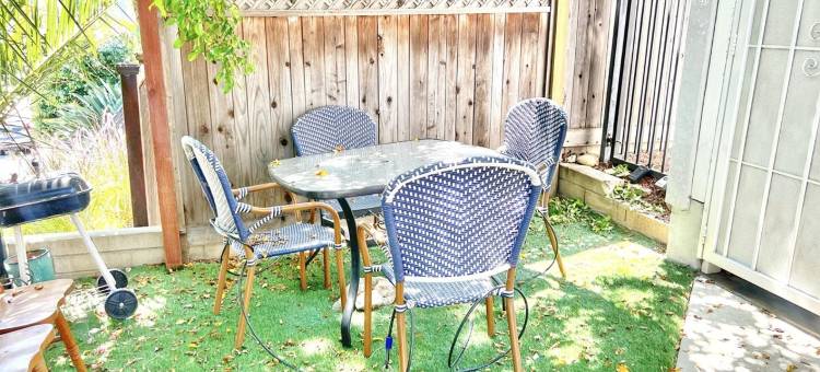 Charming Studio with Outdoor Space - Inviting Urban Retreat图片