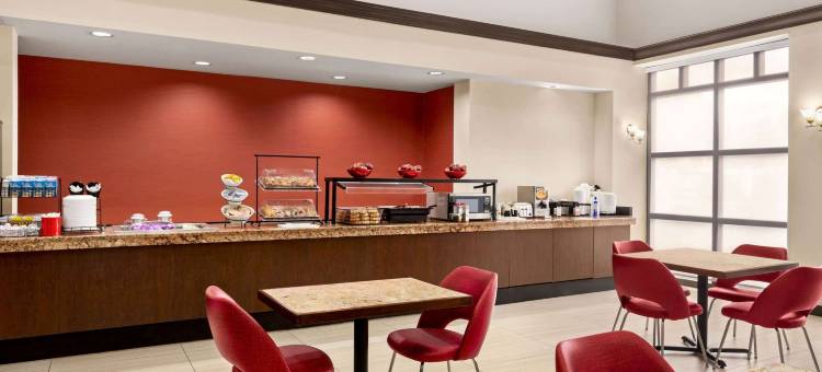 奥兰多机场华美达套房酒店(Ramada by Wyndham Suites Orlando Airport)图片