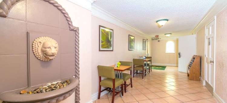 克卢特杰克逊湖拉昆塔温德姆酒店(La Quinta Inn by Wyndham Clute Lake Jackson)图片