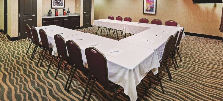 乔丹顿普莱森顿拉昆塔温德姆套房酒店(La Quinta Inn & Suites by Wyndham Jourdanton - Pleasanton)图片