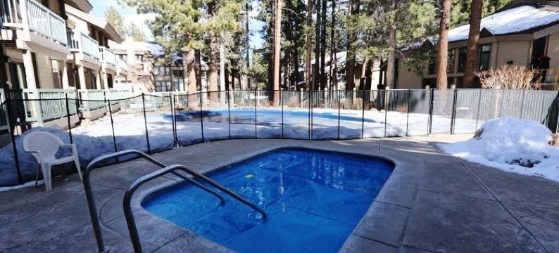 St. Moritz 12 Bright and Cozy Mountain Cabin, Centrally Located by RedAwning图片