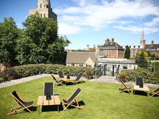 马尔马逊牛津酒店