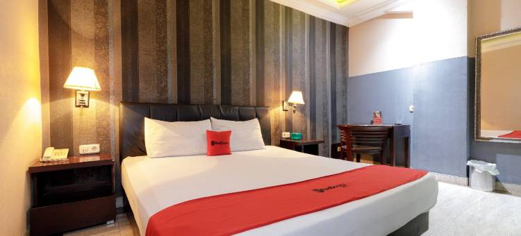 红多兹Plus酒店-近新邦提加特里塔亚萨芝勒贡(RedDoorz Plus Near Simpang Tiga Tritayasa Cilegon)图片