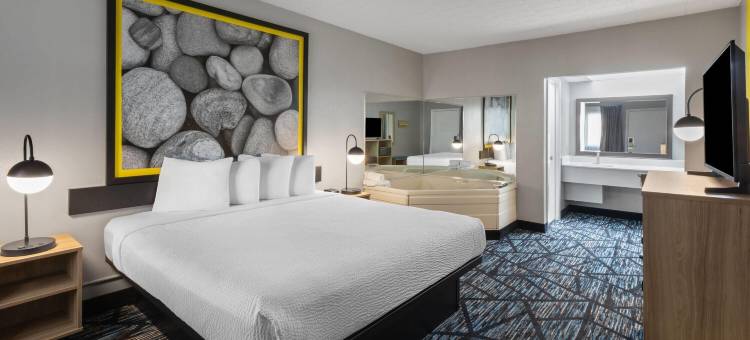 特拉弗斯城温德姆速8酒店(Super 8 by Wyndham Traverse City)图片