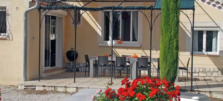 Holiday Home in L'Isle-sur-la-Sorgue with Pool图片