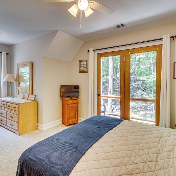 北乔治亚小屋，带热水浴缸和社区设施！(North Georgia Cabin with Hot Tub and Community Perks!)图片