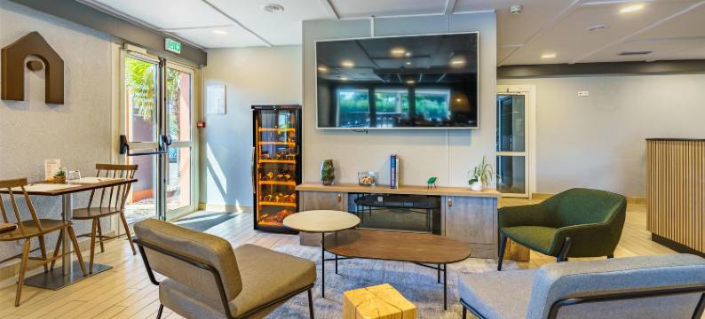 圣阿波利奈尔东第戎康铂酒店(Campanile NATURE - Dijon Est Saint-Apollinaire)图片