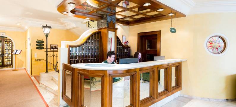 斯科洛芬斯坦酒店(Hotel Schrofenstein)图片